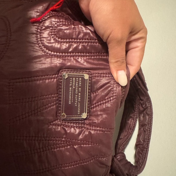 Marc Jacob Elegant Quilted Burgundy Handbag - Picture 4 of 7